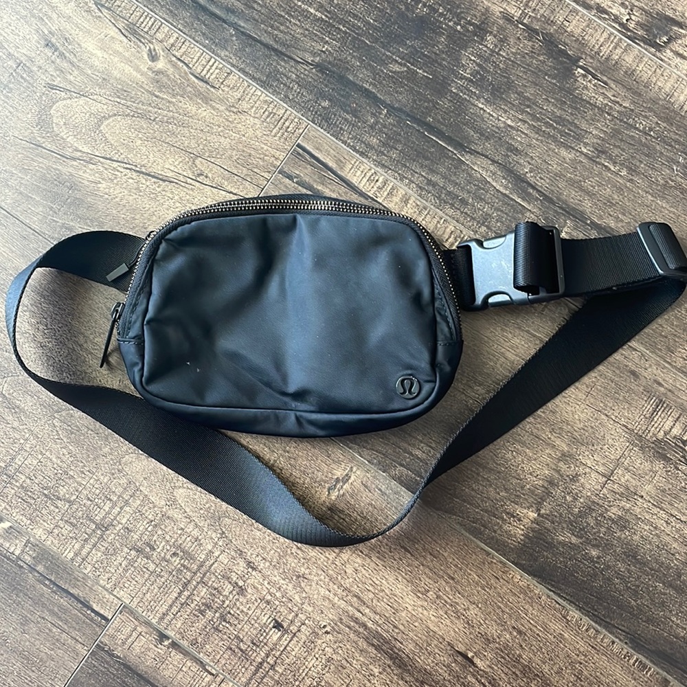 LULULEMON BELT BAG